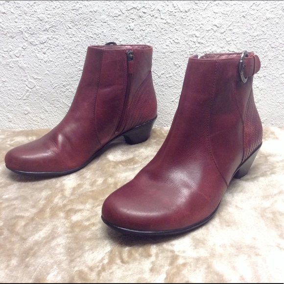 dansko perry